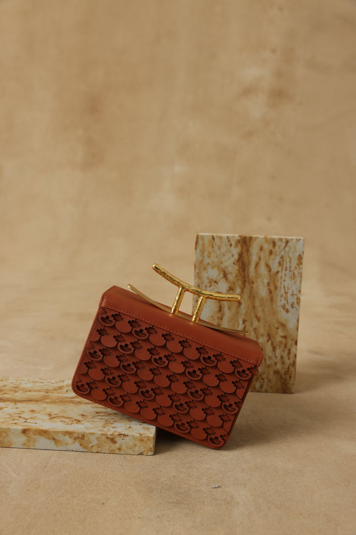 Tairona Bag Terracota, bolso de cuero hecho a mano, Bibiana Hernández