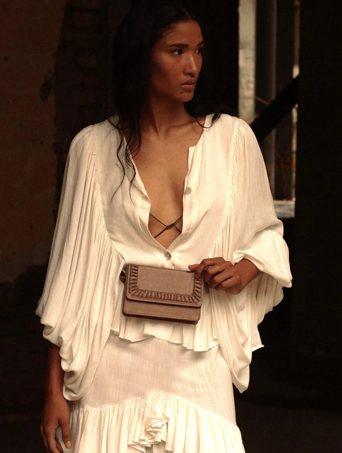Real Belt Bag Almond, belt bag de cuero hecha a mano, Bibiana Hernández · foto 4