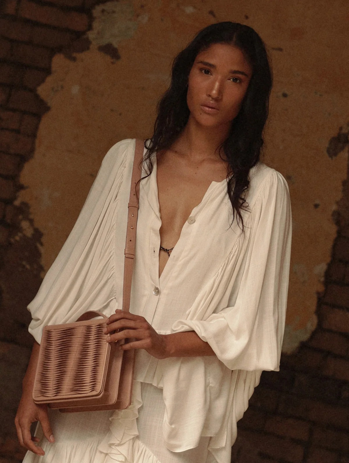 Barichara Bag Almond, bolso de cuero hecho a mano, Bibiana Hernández · foto 4