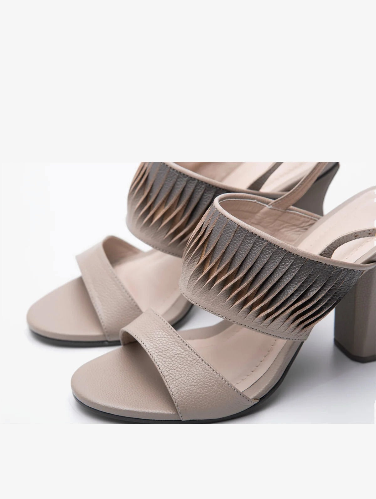 Yamur Shoes, sandalias de tacón en cuero hechas a mano, Bibiana Hernández · foto 5