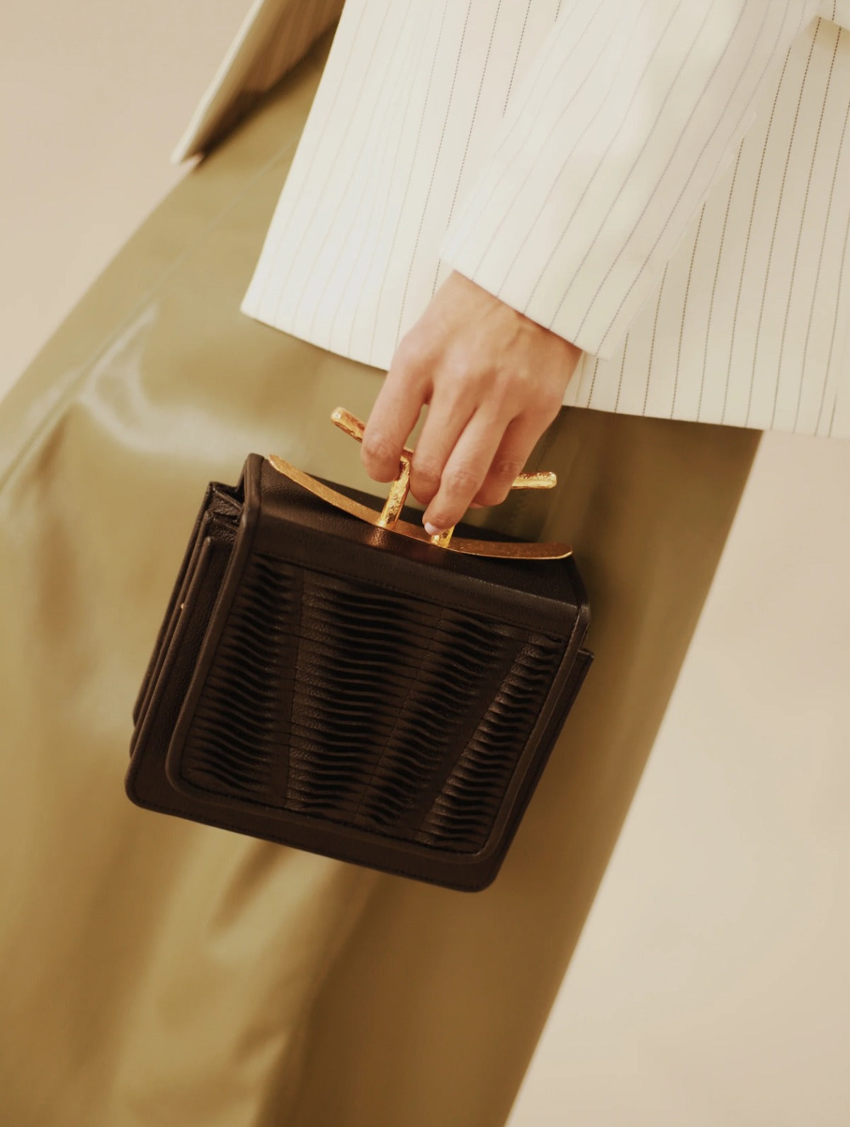 Zenú Bag Black, bolso de cuero hecho a mano, Bibiana Hernández · foto 2