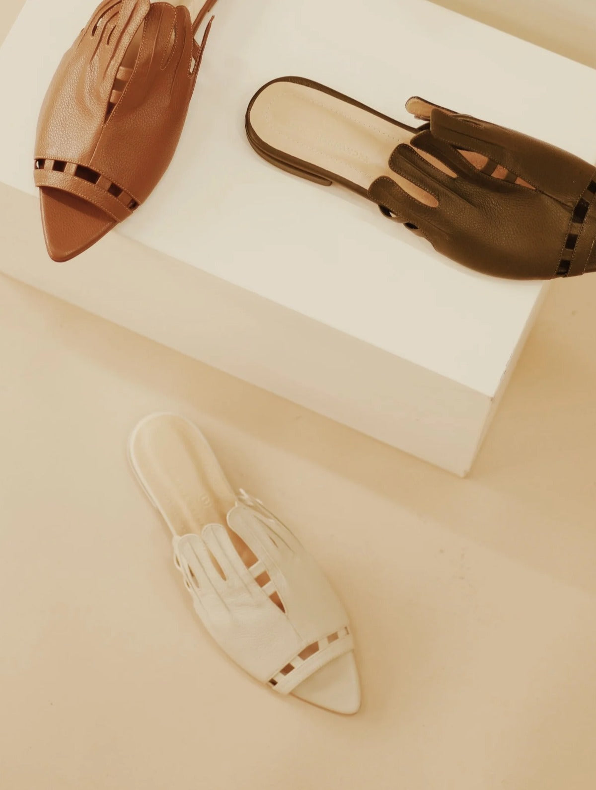Gaudí Shoes White, zapatos de cuero hechos a mano, Bibiana Hernández · foto 2