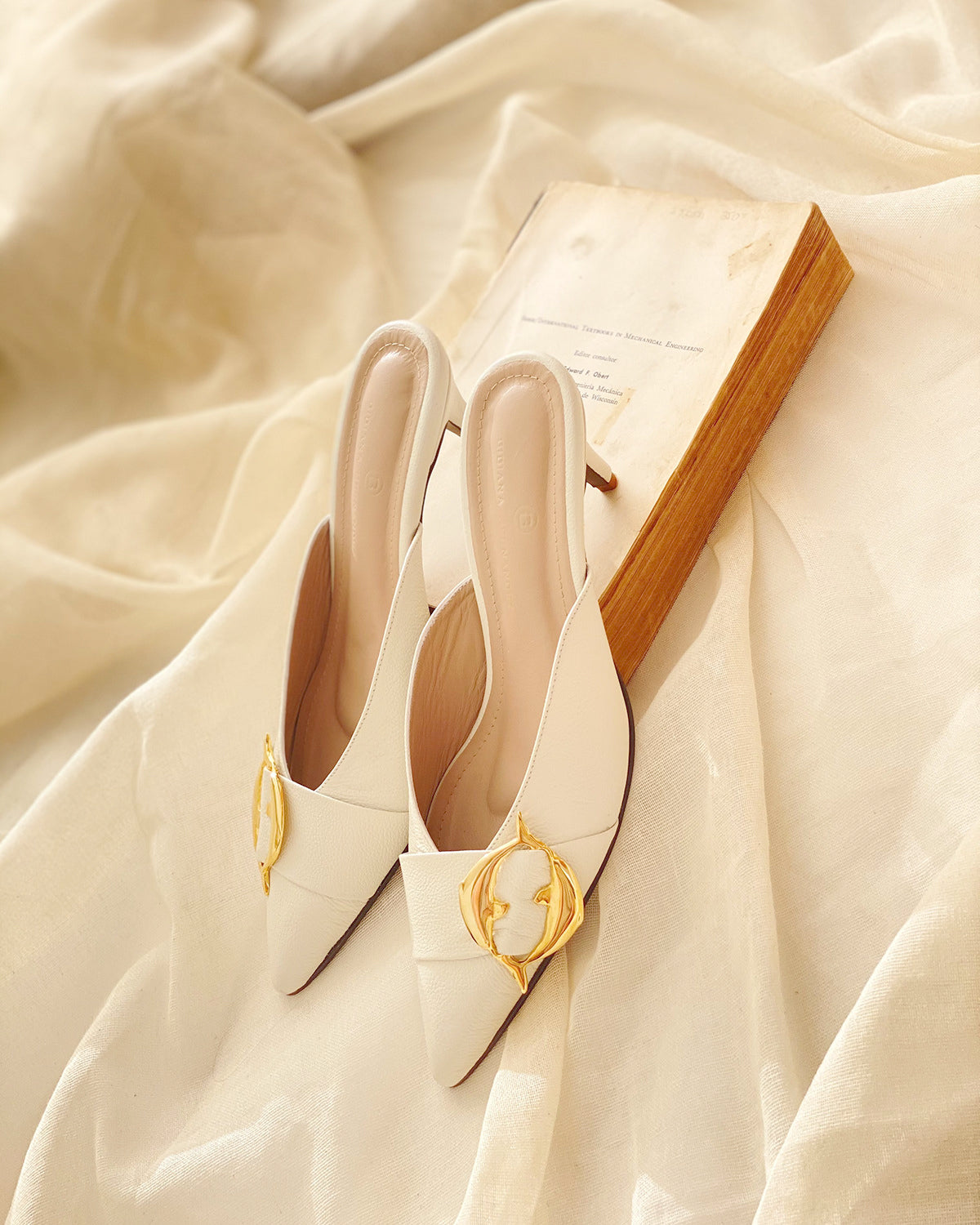 Dolphin Shoes Ivory / Bibiana Hernandez x Ana Lucía Bermúdez